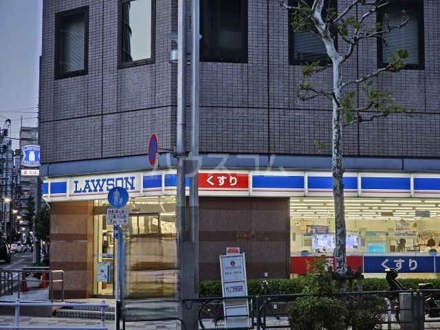 コンビニ　ローソン 新宿御苑中央店（コンビニ）まで465m