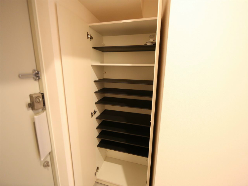 玄関　玄関　シューズボックス付