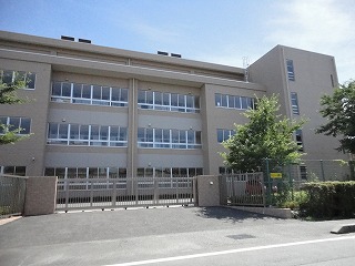 小学校　四日市市立 楠小学校（小学校）まで713m