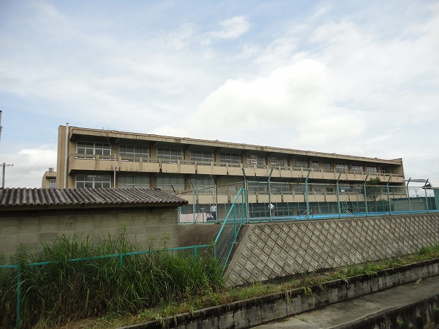 中学校　四日市市立塩浜中学校（中学校）まで1624m