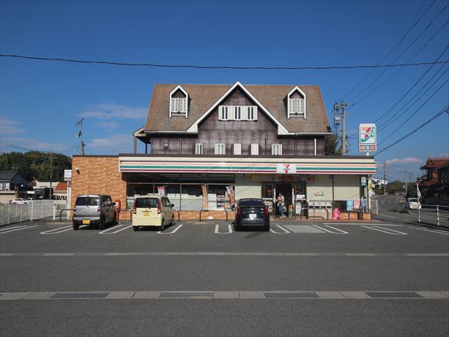 コンビニ　セブンイレブン東広島西高屋店（コンビニ）まで896m