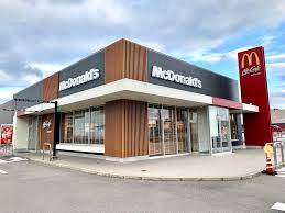 飲食店　マクドナルド 宇多津店（飲食店）まで784m