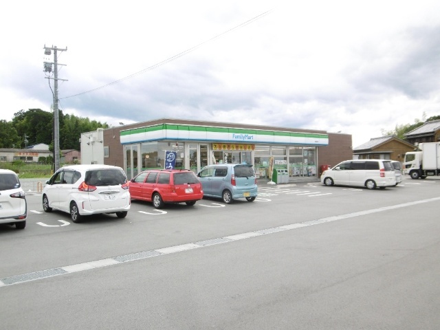 コンビニ　ファミリーマート明和町店（コンビニ）まで942m