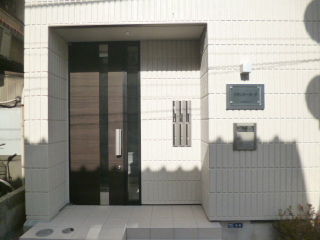 エントランス　★オートロック付きのエントランス★