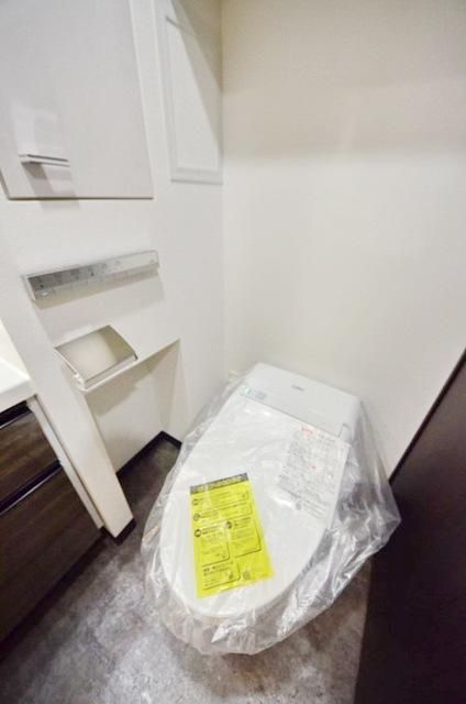 トイレ　■タンクレス温水洗浄便座