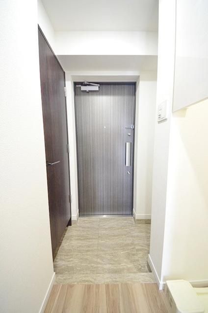 玄関　■モニタ付インターホン■ディンプルキー■2重鍵■ダウンライト