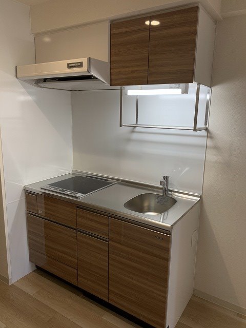 キッチン　2口IHコンロ※別部屋のお写真になります