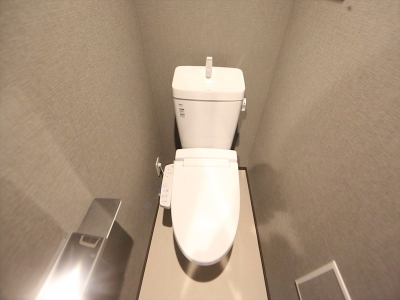 トイレ　温水洗浄暖房便座付トイレ