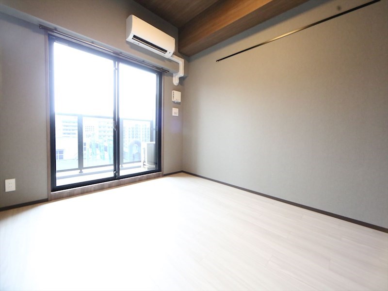 バルコニー　洋室7帖　エアコン完備　バルコニー