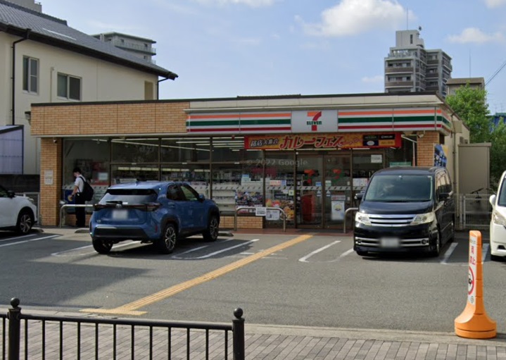 コンビニ　セブンイレブン 伊丹3丁目店（コンビニ）まで553m