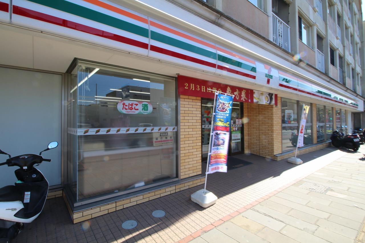 コンビニ　セブンイレブン長崎松山町店（コンビニ）まで582m