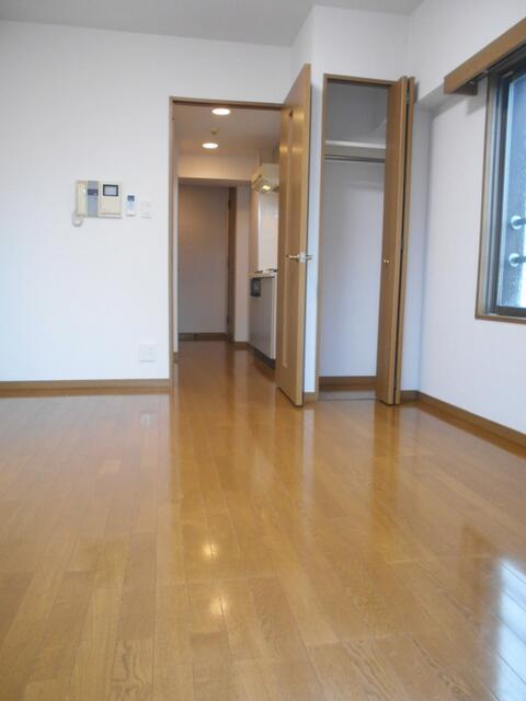 居室・リビング　（同タイプ別部屋参考写真）?