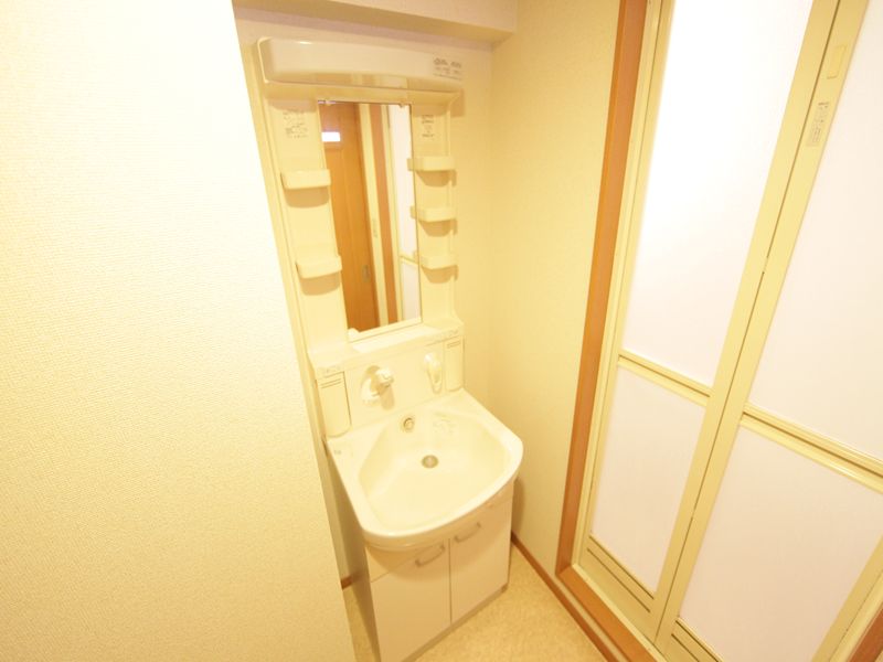 洗面設備　脱衣所　シャンプードレッサー付き　同マンション参考