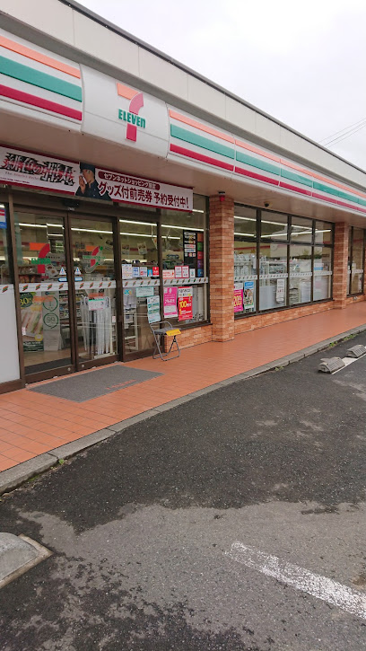 コンビニ　セブンイレブン 横浜荏田東4丁目店（コンビニ）まで121m