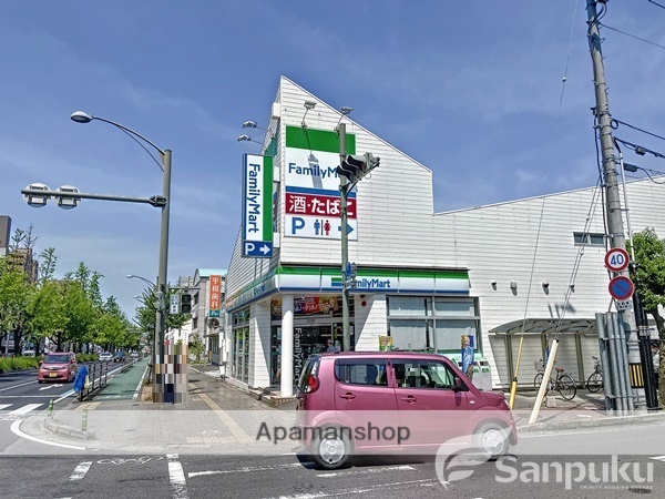 コンビニ　ファミリーマート松山平和通五丁目店（コンビニ）まで206m