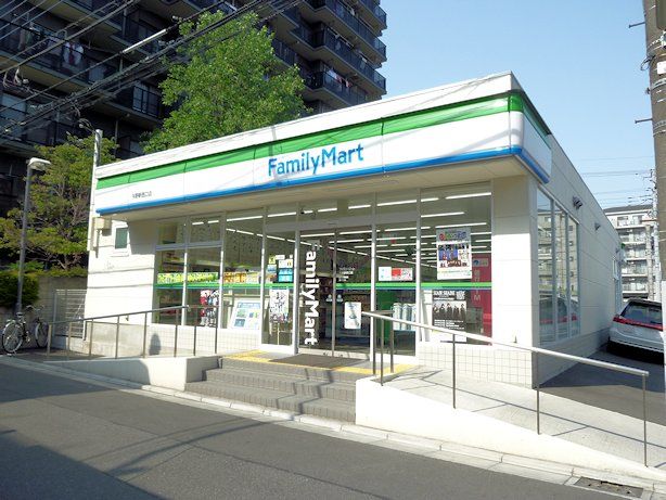 コンビニ　ファミリーマート与野駅西口店（コンビニ）まで188m