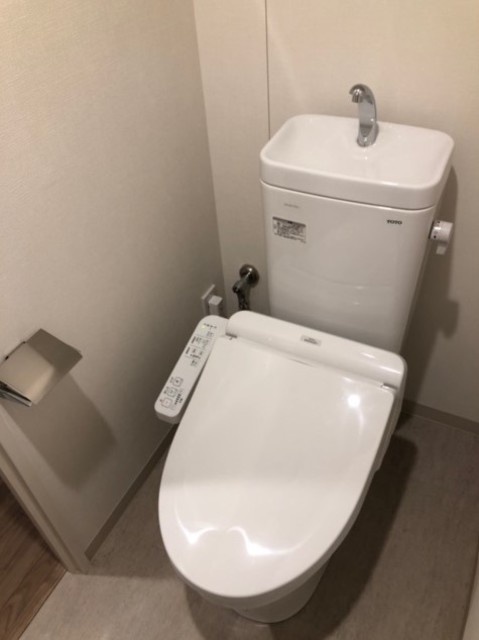 トイレ　※写真は同タイプ住戸です。