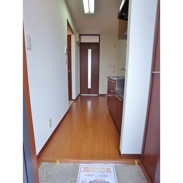 玄関　※別号室の写真です。