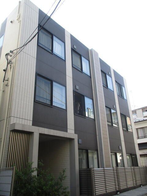 建物外観　募集は203号室。