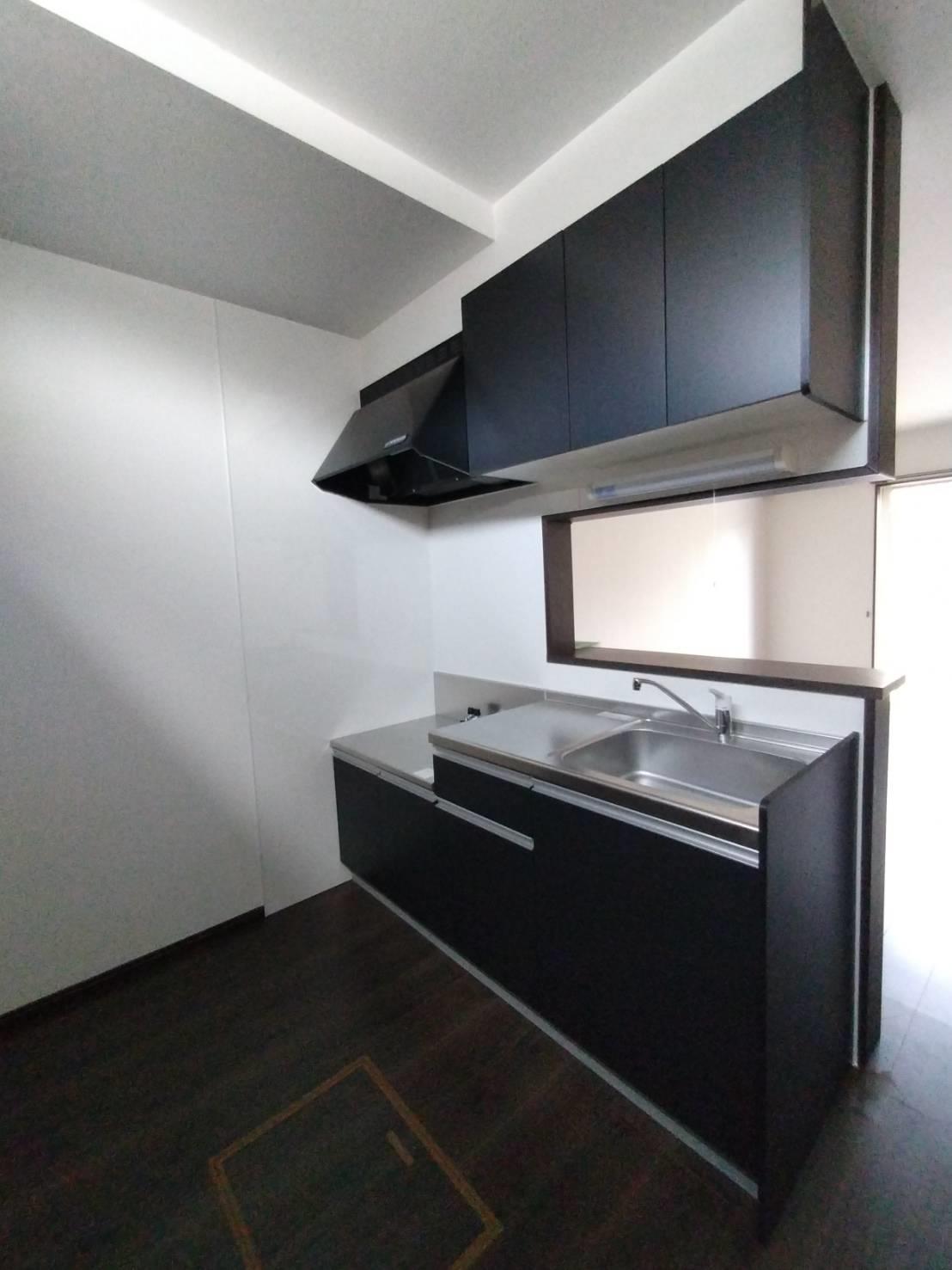 キッチン　※内装（床・建具等）の色味は異なる場合がございます。