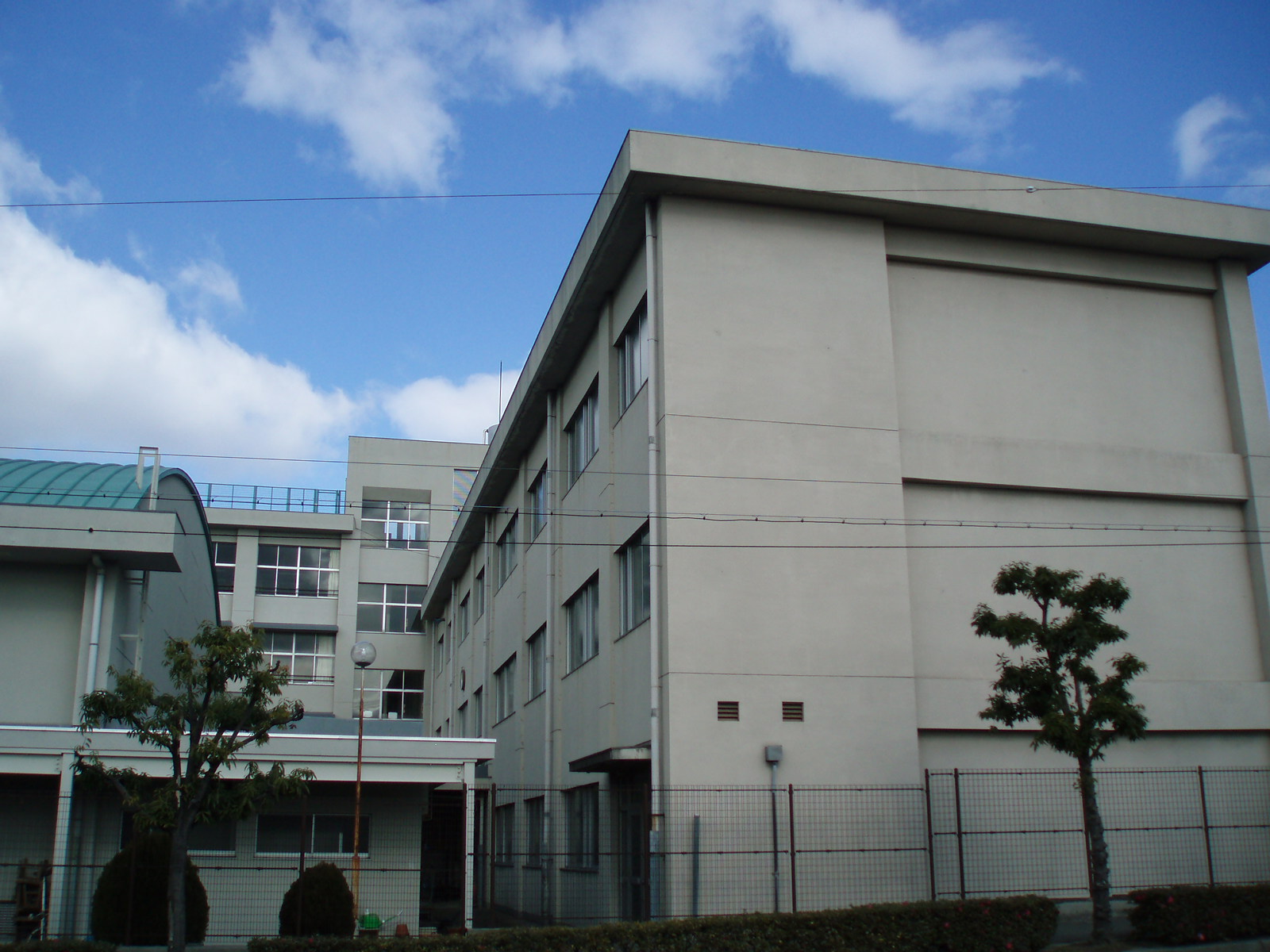 小学校　豊中市立 箕輪小学校（小学校）まで366m