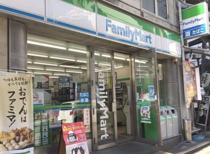 コンビニ　ファミリーマートエル本町店（コンビニ）まで125m