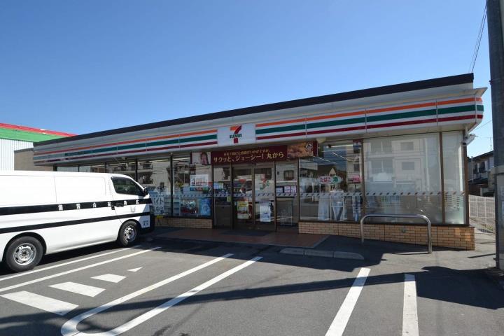 コンビニ　セブンイレブン（コンビニ）まで750m