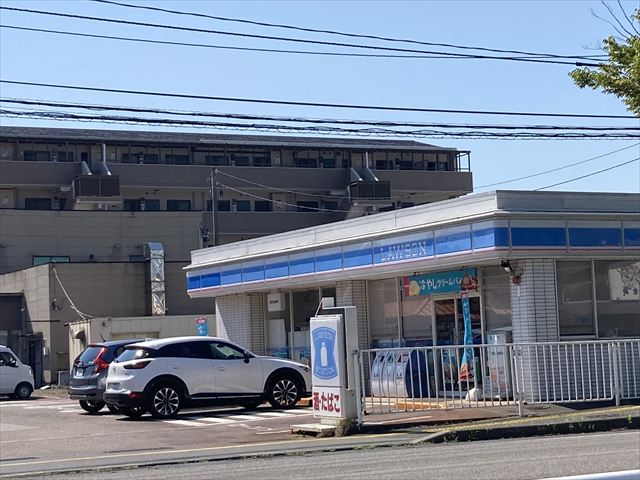 コンビニ　ローソン亀田四ツ興野（コンビニ）まで744m