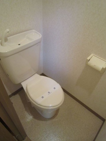 トイレ　別号室の写真です。