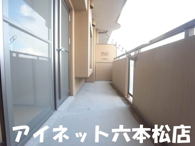 バルコニー　お洗濯干しはこちらでどうぞ。