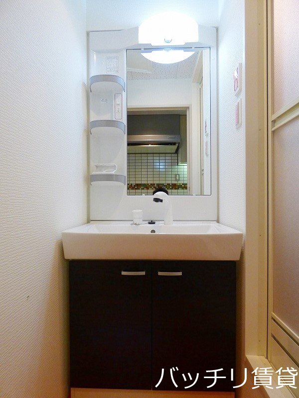 洗面設備　※同マンション別部屋写真のため、現状優先。
