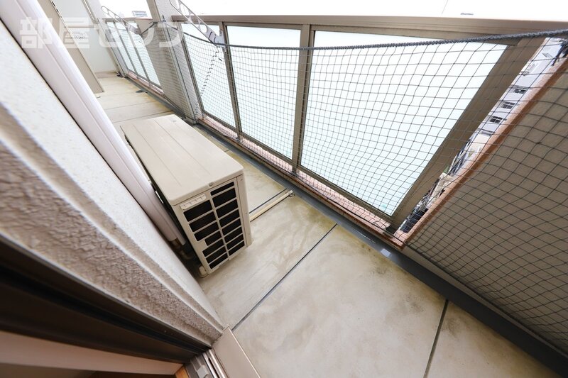 バルコニー　三部屋とつながってますのでとても広いです。