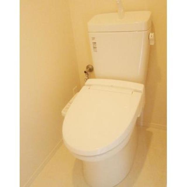 トイレ　※写真は同タイプ住戸です。