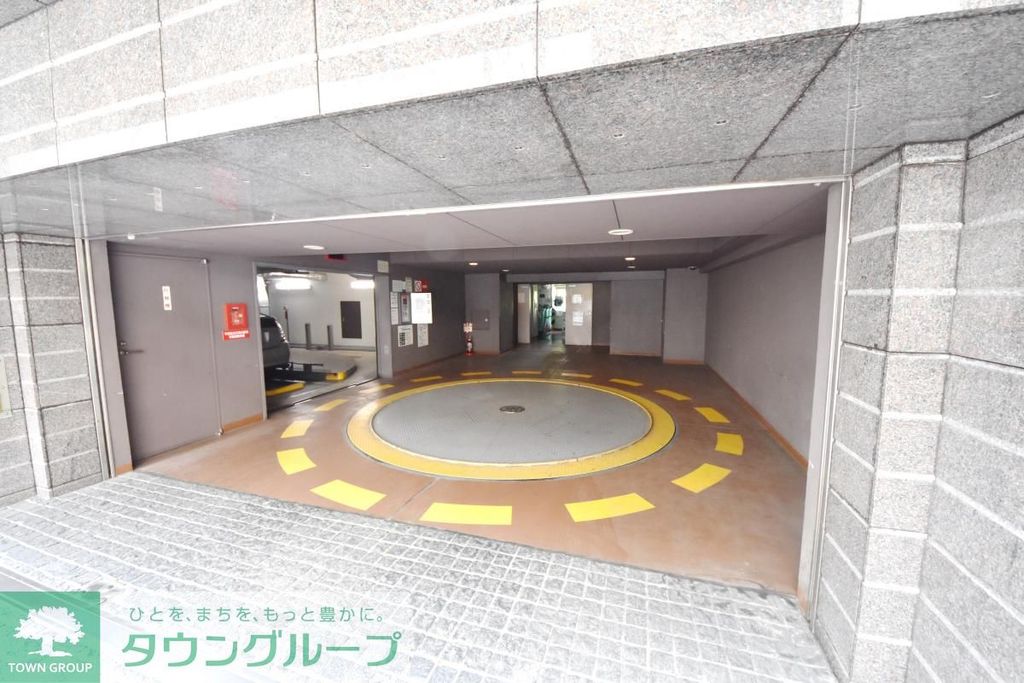 駐車場　エントランス