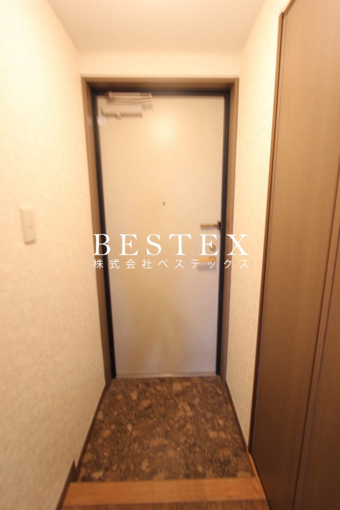 玄関　※同タイプ・別部屋の参考写真です。