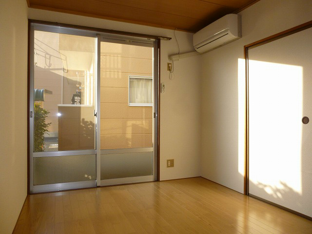 居室・リビング　写真は103号室です。(参考)