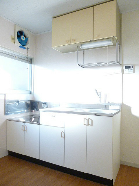 キッチン　写真は103号室です。(参考)