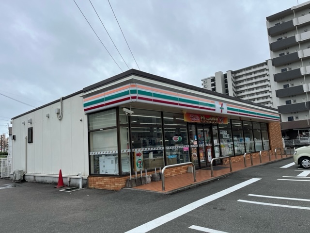 コンビニ　セブン－イレブン宮崎江平中町店（コンビニ）まで1180m