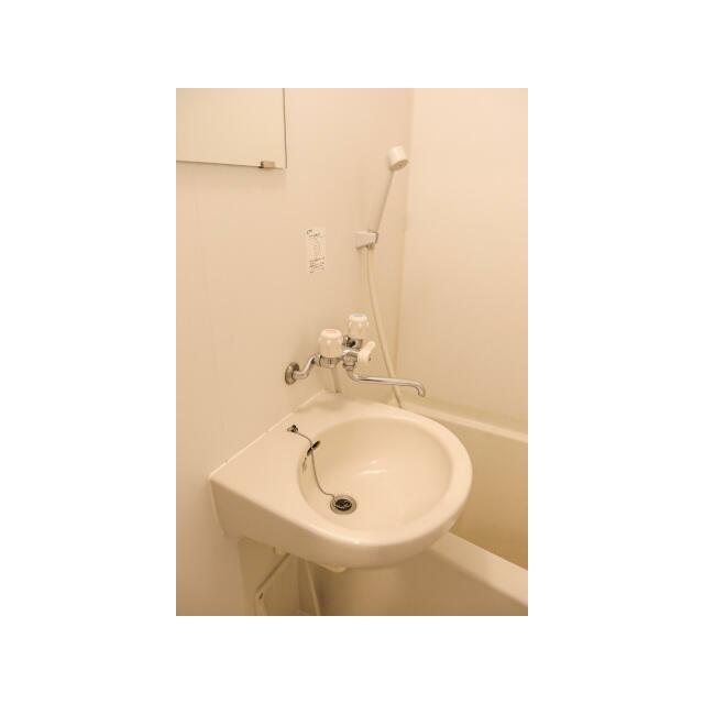 洗面設備　※同仕様写真含む