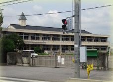 小学校　鹿沼市立石川小学校（小学校）まで697m