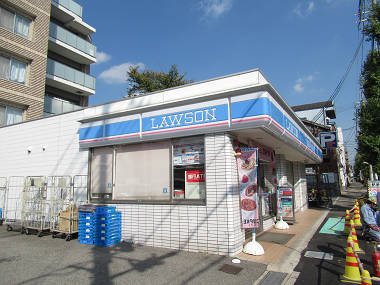 コンビニ　ローソン宮本通5丁目店（コンビニ）まで217m