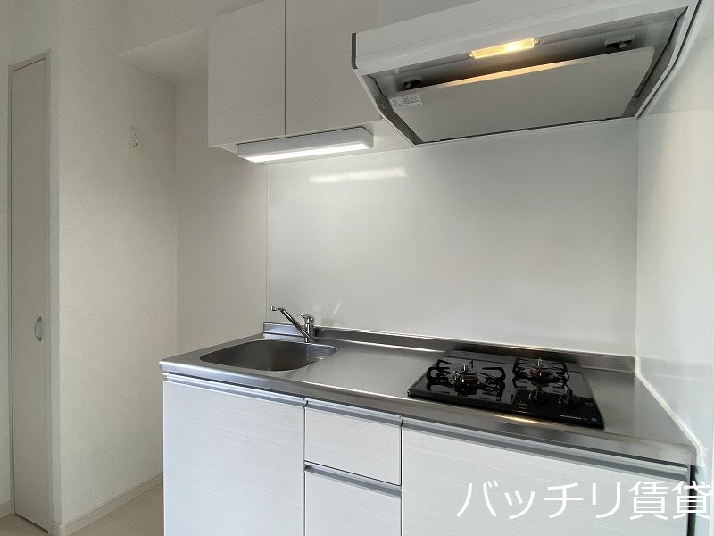 キッチン　別号室タイプのため、現状を優先致します。