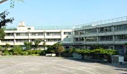 小学校　板橋区立成増ケ丘小学校（小学校）まで319m