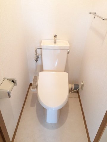 トイレ　清潔感のあるトイレです