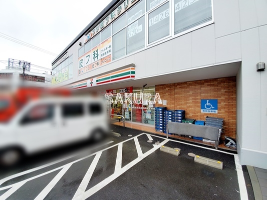 コンビニ　セブン-イレブン 横浜藤が丘１丁目店（コンビニ）まで798m