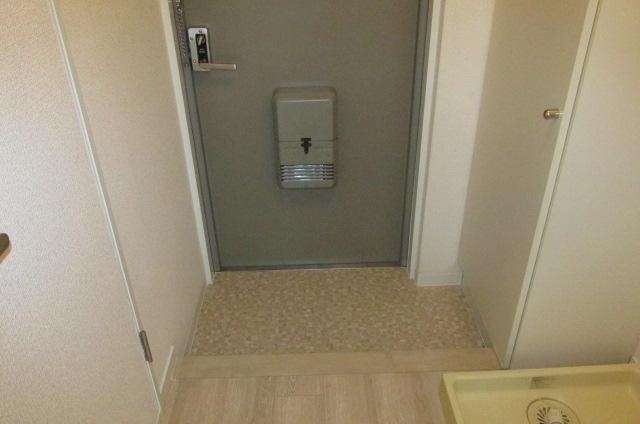 玄関　シューズボックスあるので片付きます。