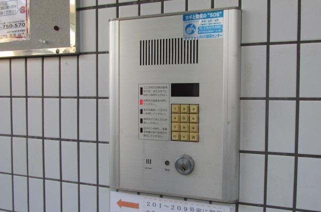 セキュリティ　安心のオートロック付です。