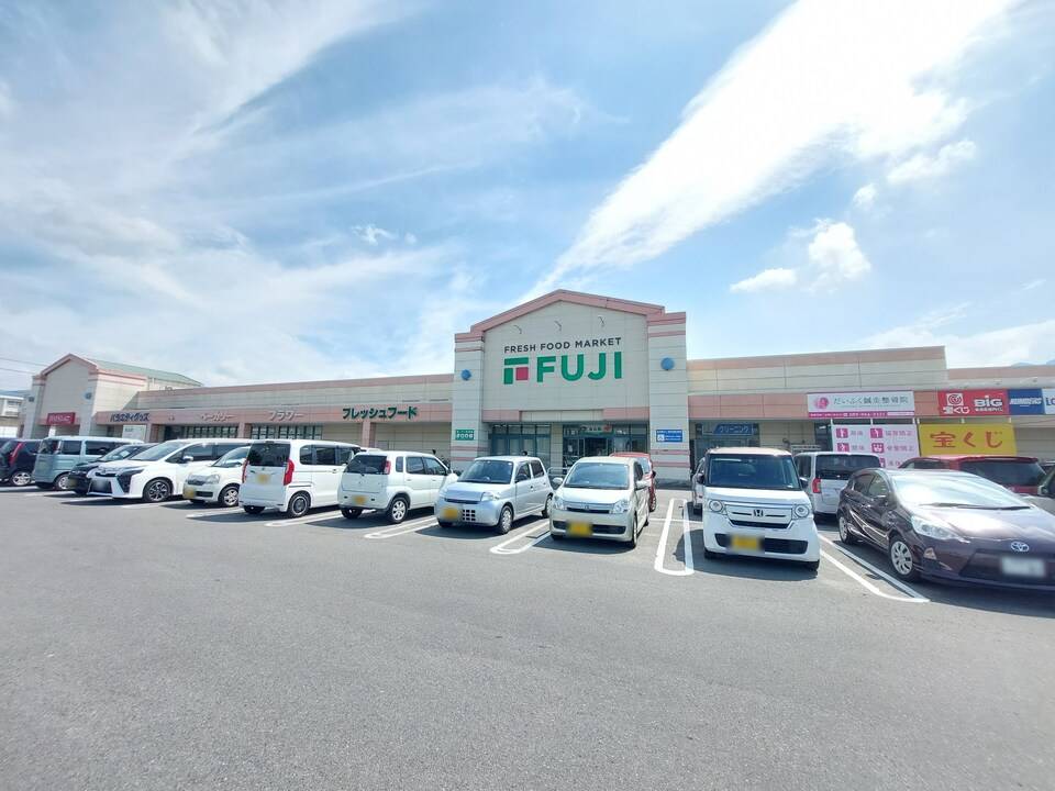 スーパー　フジ志津川店（スーパー）まで577m
