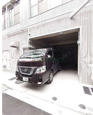 駐車場　駐車場に車を止められます