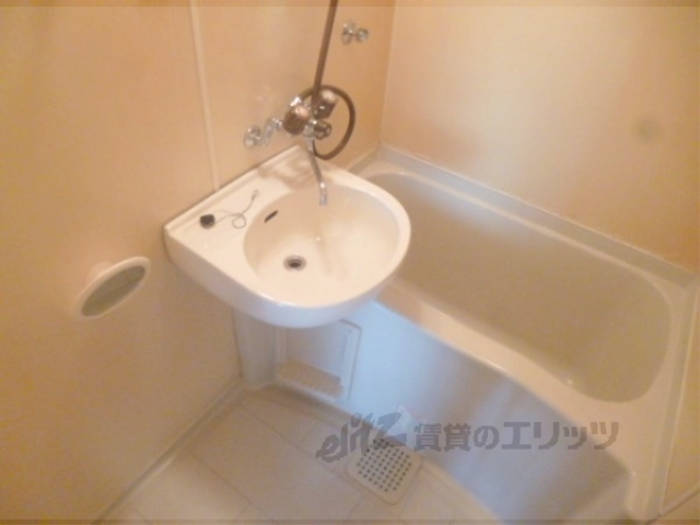バス・シャワールーム　バス